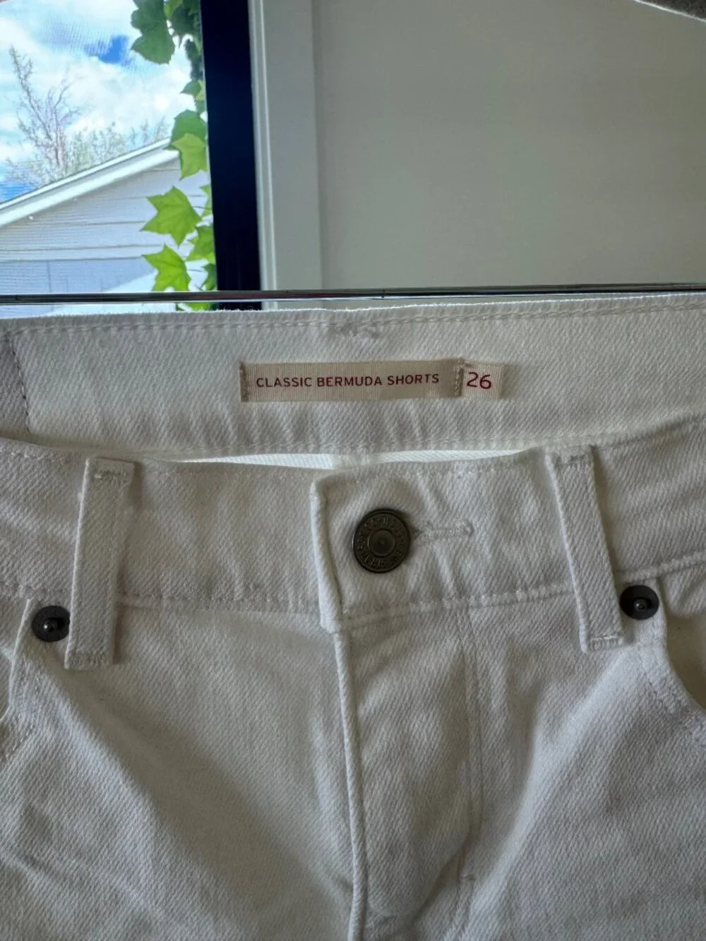 Levi's Classic Bermuda Women's Shorts White 26 - Picture 4 of 9